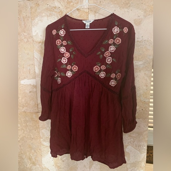 Arizona Jeans Co. Embroidered Floral Burgundy Top - Picture 3 of 11